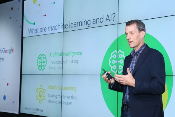 구글에서 AI 프로젝트를 총괄하는 제프 딘 시니어 펠로우 / 사진=구글