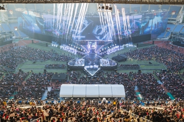 2만 6천여명의 관객이 들어찬 인천 문학 주경기장에서 열린 2018 롤드컵 결승전 현장. 사진=라이엇 게임즈