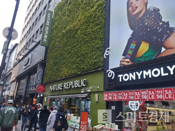 오늘은 스킨과 로션으로 대표되는 기초 화장품에 대해 알아보겠습니다. 사진=양세정 기자