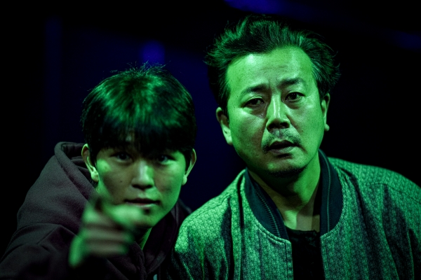올해 3월에 초연된 ‘살인극: 에필로그’가 2인극으로 짜임새 있는 구성과 배우들의 연기로 화제를 모았다. 이번 공연은 앵콜 공연으로 12일부터 23일까지 동숭무대 소극장으로 돌아왔다. 사진=제자백가, 대경대 연기예술과.
