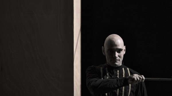 제22회 부산국제연극제 개막작으로 초청된 이탈리아 사르디니아 씨어터의 ‘오이디푸스의 노래’는 소박하나 가장 기본적인 연극적 요소를 통해 현대에서는 감각하기 어려운 숭고하고 장엄한 인간 존재의 비극성을 한국 관객들에게 전달했다. 사진=부산국제연극제.