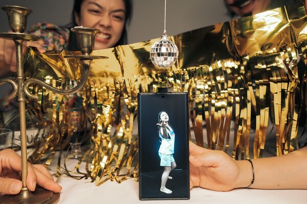 극단 하땅세의 ‘걸리버 여행기, 줌 인 아웃’은 주인공 바다(오에바다 분)가 호주에 체류하며 경험하는 일상을 여러 개의 에피소드로 구성했다. 사진=극단 하땅세