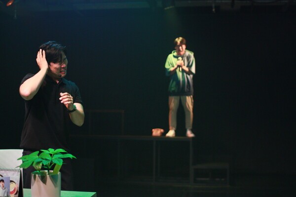 연극 '상호작용에 대한 고찰'은 전체적으로 배우들의 연기가 군더더기 없이 간결하게 표현된 점은 이 연극의 강점이라 할 만하다. 사진=김수정