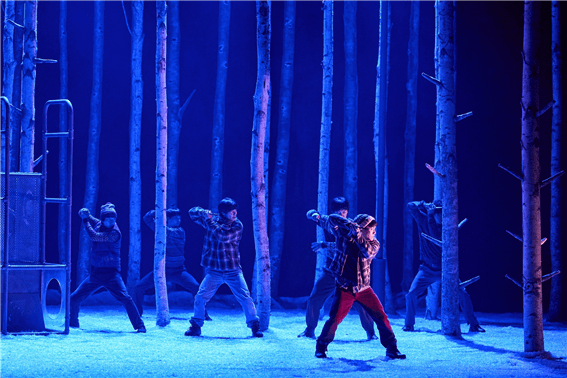 연극 ‘렛미인’(잭 손 각색, 존 티파니 연출, 스티븐 호겟 안무, 황석희 번역, 2025.07.03~08.16, 국립극장 해오름극장) . 사진=신시컴퍼니 