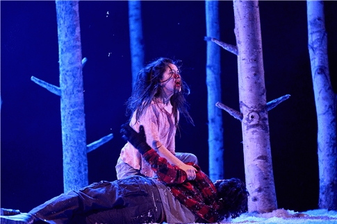 연극 ‘렛미인’(잭 손 각색, 존 티파니 연출, 스티븐 호겟 안무, 황석희 번역, 2025.07.03~08.16, 국립극장 해오름극장) . 사진=신시컴퍼니 