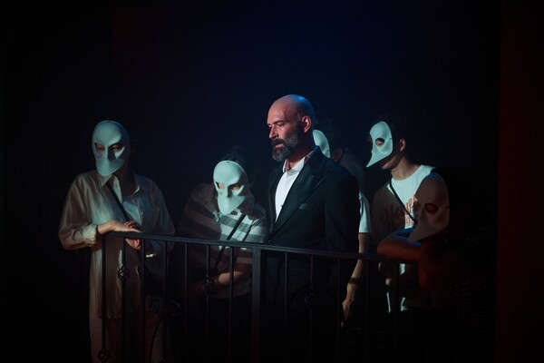 ‘슬립 노 모어’의 서사가 지닌 유연한 보편성은 관객들의 상상력을 자극하고 끊이지 않는 의문을 끌어낸다. 관객의 이동을 추동하는 또 하나의 동력이다. 사진=펀치드렁크