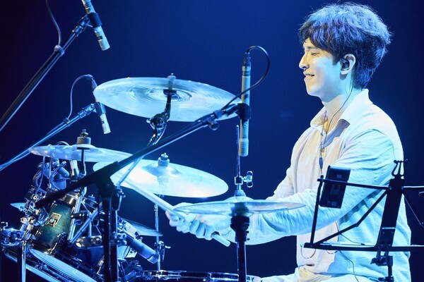 공연 기획제작사 프로젝트그룹 일다가 라이브러리컴퍼니와 공동 제작으로 8월 19일부터 10월 12일까지 동국대학교 이해랑예술극장 무대에 올린‘온 더 비트(On the Beat, 민새롬 연출)'는 프랑스의 배우이자 연출가인 쎄드릭 샤퓌(Cédric Chapuis)가 쓰고 직접 출연했던 1인극이다. 사진=프로젝트그룹 일다