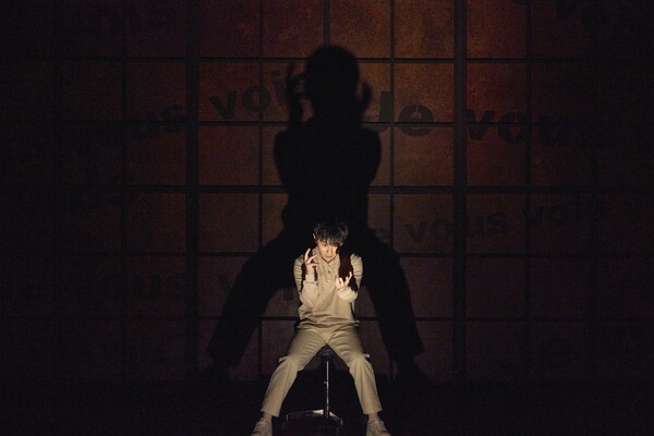 드럼이 만들어내는 리듬은 아드리앙의 언어다. 말로는 표현할 수 없는 각양각색의 의미와 감각과 내용이 그 속에 들어있다. 사진=프로젝트그룹 일다