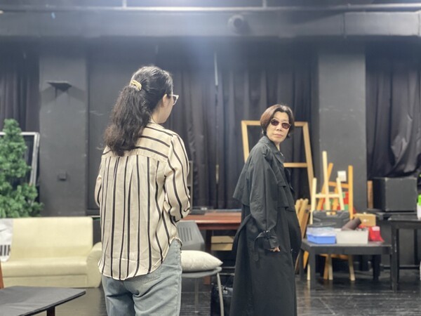 연극 '동화는 끝나지 않았다'를 연습중인 김하림(왼쪽)배우, 김현희 배우. 사진=김건표 대경대 연기예술과 교수.