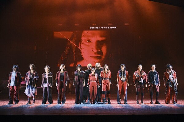 소문으로 궁금하던 바로 그 작품, 5부작 중 1부인 ‘안트로폴리스 I-프롤로그/디오니소스’(롤란트 쉬멜페니히 작, 윤한솔 연출)가 국립극단 명동예술극장의 무대에 올랐다. 사진=국립극단.