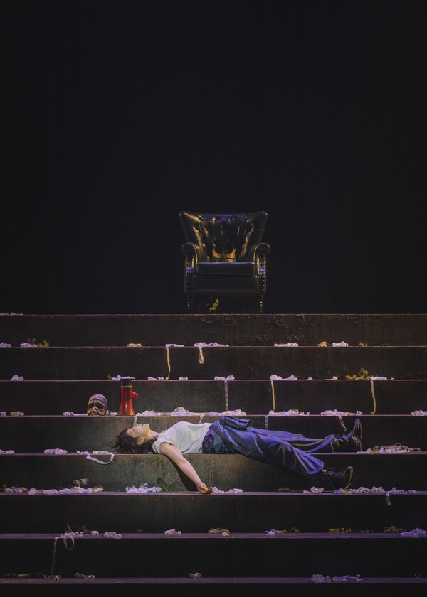 국립극단은 지난 10월에 1부 ‘프롤로그/디오니소스’(윤한솔 연출)에 이어서 11월 6일 2부 ‘라이오스’(2025.11.6.-22, 김수정 각색, 연출)를 명동예술극장 무대에 올렸다. 사진=국립극단.