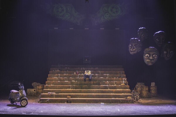 '라이오스'의 사실상 캐릭터의 현대성과 새로움은 1인 다역을 수행한 전혜진의 연기에 힘 입은 바 크다. 사진=국립극단