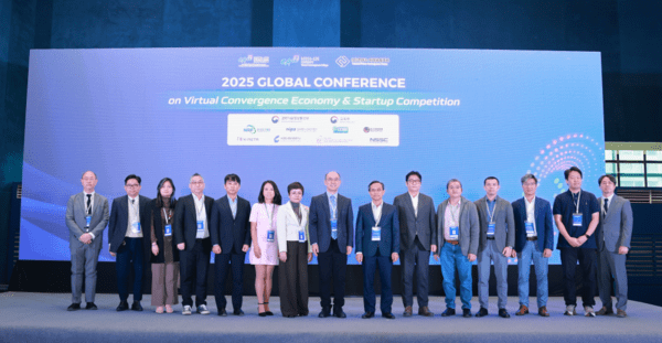 중앙대학교는 지난 19일 베트남 하노이 그랜드플라자 호텔에서 실감미디어혁신융합대학사업단과 가상융합대학, (사)콘텐츠미래융합포럼이 공동 주최·주관한 ‘2025 글로벌 가상융합경제 컨퍼런스(2025 Global Conference on Virtual Convergence Economy)’ 행사를 성황리에 실시했다. 사진=중앙대.