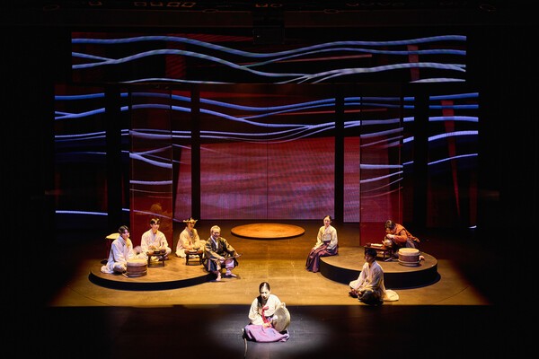 ‘서편제; The Original’의 무대는 전통과 현재를 서로 이어붙인 듯했다. 사진=국립정동극장