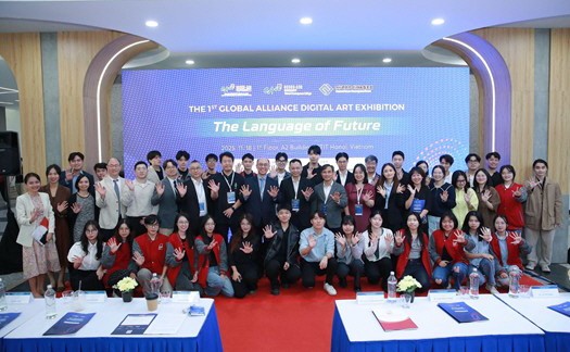 중앙대학교 가상융합대학과 실감미디어혁신융합대학사업단이 공동 주최·주관한 ‘제1회 2025 글로벌 얼라이언스 미디어 아트전’을 지난 18일 베트남 우정통신대학(PTIT, Posts and Telecommunications Institute of Technology)에서 성공적으로 개최했다. 사진=중앙대.