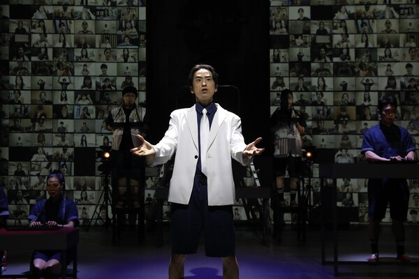 [거침없이 연극리뷰] "겸손이 힘들어진 시대, 한국사회 유튜브 정치 권... - 뉴스 썸네일 이미지