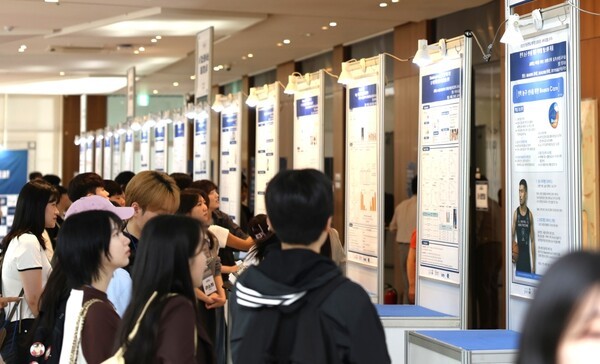 "AI 로봇이 밥 먹여줍니다"…지방대 고사 위기 속 '인공지능 대박' 터뜨린 광운대
